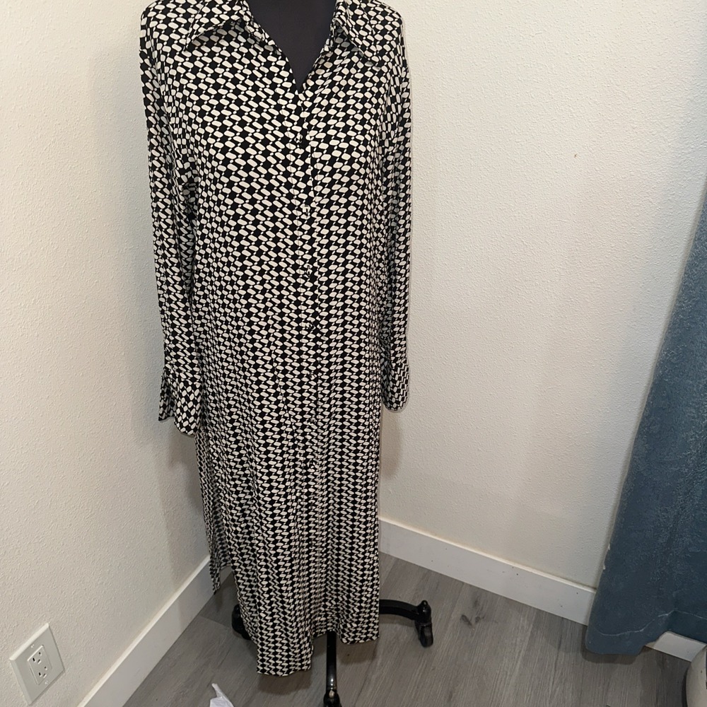 Dissh White & Black Printed Button Front Shirt Dress Side Slits Size 2‎